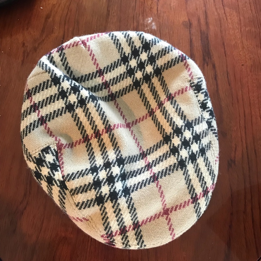 Burberry hat (authentic)